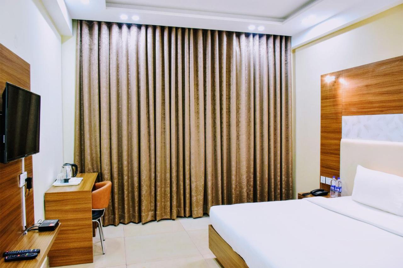Hotel When In Gurgaon - Opposite To Artemis Hospital Kültér fotó