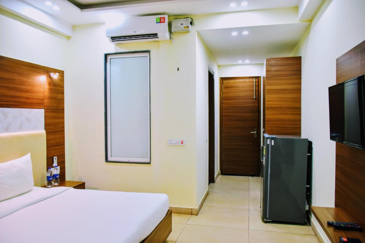 Hotel When In Gurgaon - Opposite To Artemis Hospital Kültér fotó