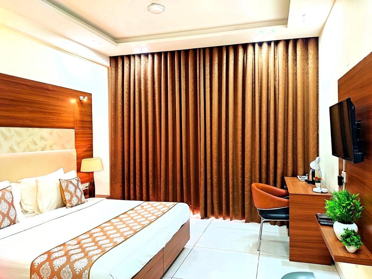 Hotel When In Gurgaon - Opposite To Artemis Hospital Kültér fotó